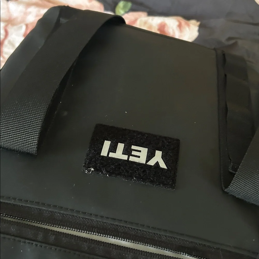 YETI Daytrip 14L Insulated Tote Bag - Picture 3 of 3